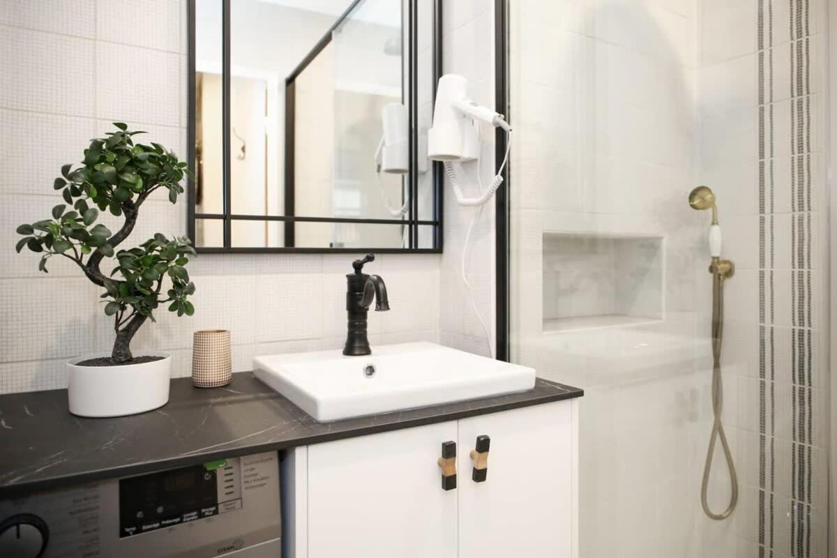 Magnifique Appartement Familial Grand Boulevard-4P - Flat-Guest Париж Экстерьер фото
